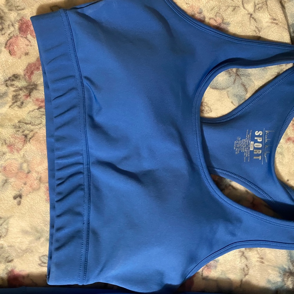 Active set  sport bra medium  fits a large  too size leggings xlarge